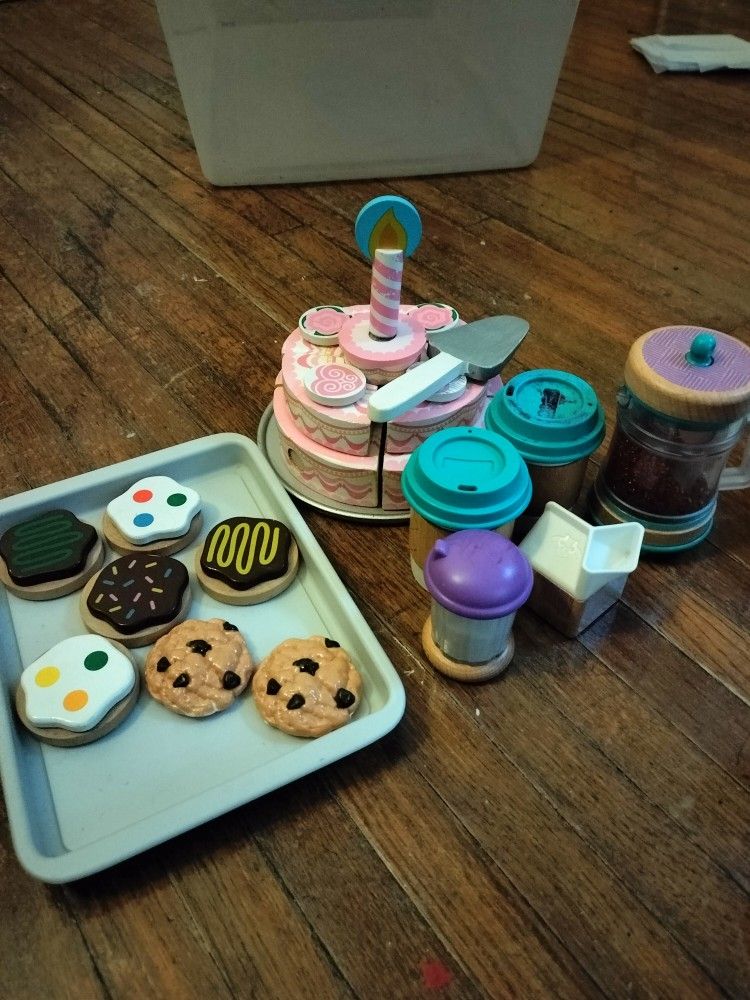 Assorted Play food And Kitchen Tools