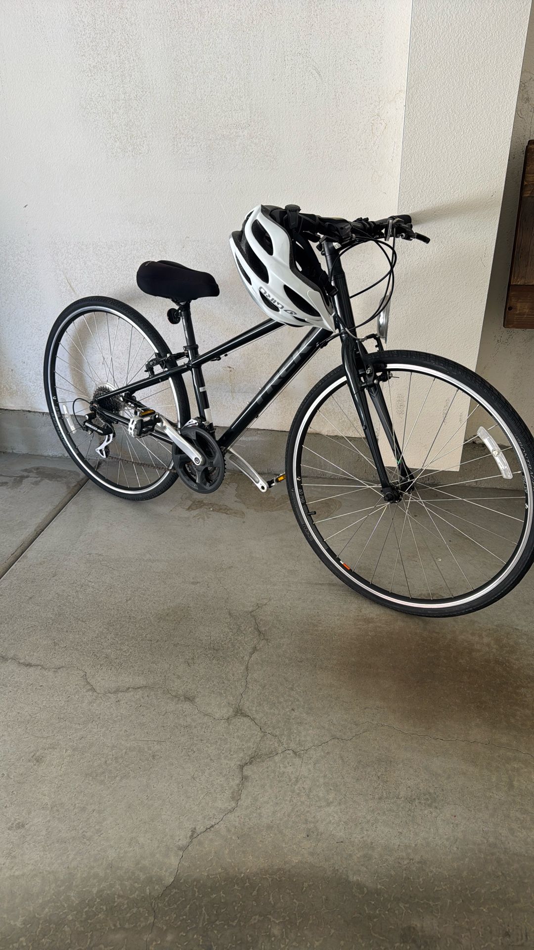 TREK HYBRID BIKE