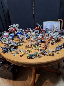 Toy Motor Cycle / Lot