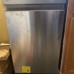 Dish washer For Sale not even A Year Old