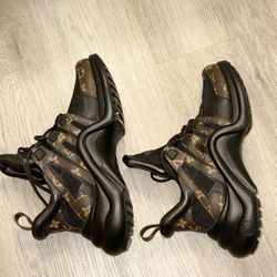 Luis Vuitton Archlight Monogram Black