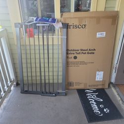 Frisco Outdoor Pet Gate