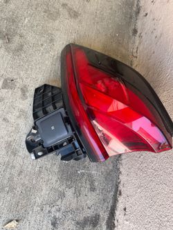 2024 Toyota gran Highlander taillight used omelet