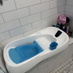 4moms Baby Bathtub with Digital Thermometer 