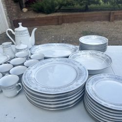 45pc Crown Ming Dinnerware