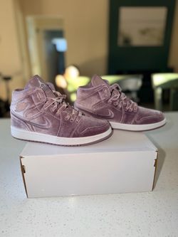 Air Jordan 1 Mid Velvet Purple Sneakers