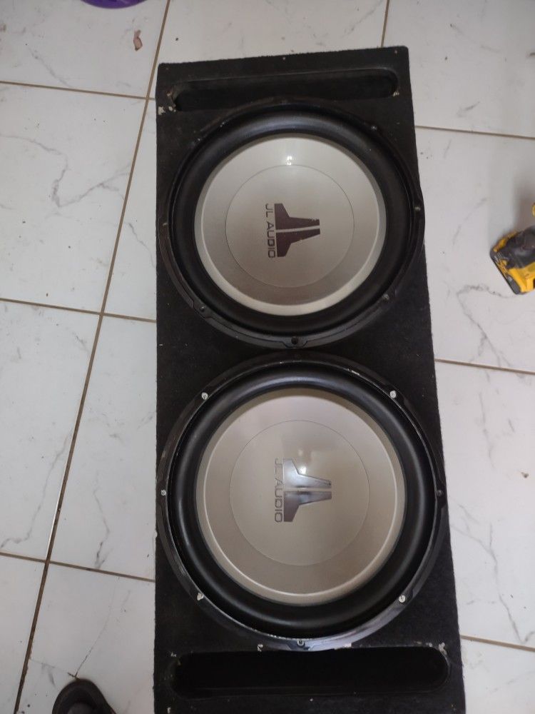 JL Audio 13w1v2 4