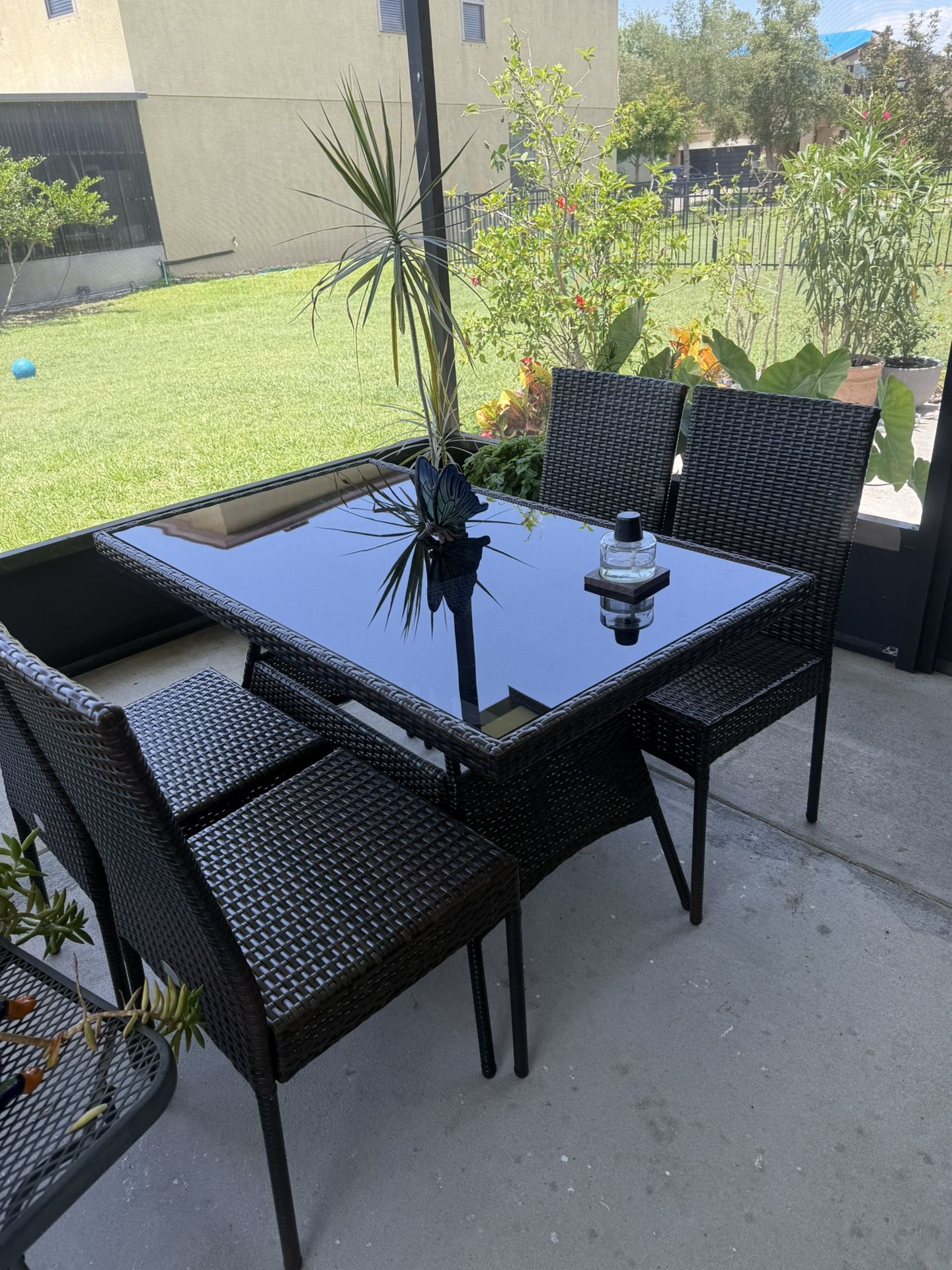 5 Pieces Out Door Patio Table