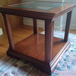 Thomasville Square End Table with Glass Insert Top