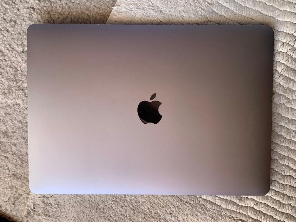 2020 Macbook Air Intel i3 cpu with 8GB ram and 250GB Storage with latest OS Sequoia