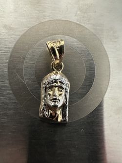 Jesus 10k gold pendant 