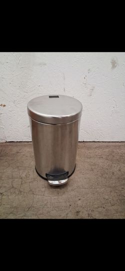 Small trash can pickup 3-11 pm rainbow/charleston cash only read description