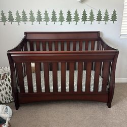 Crib/ Changing Table