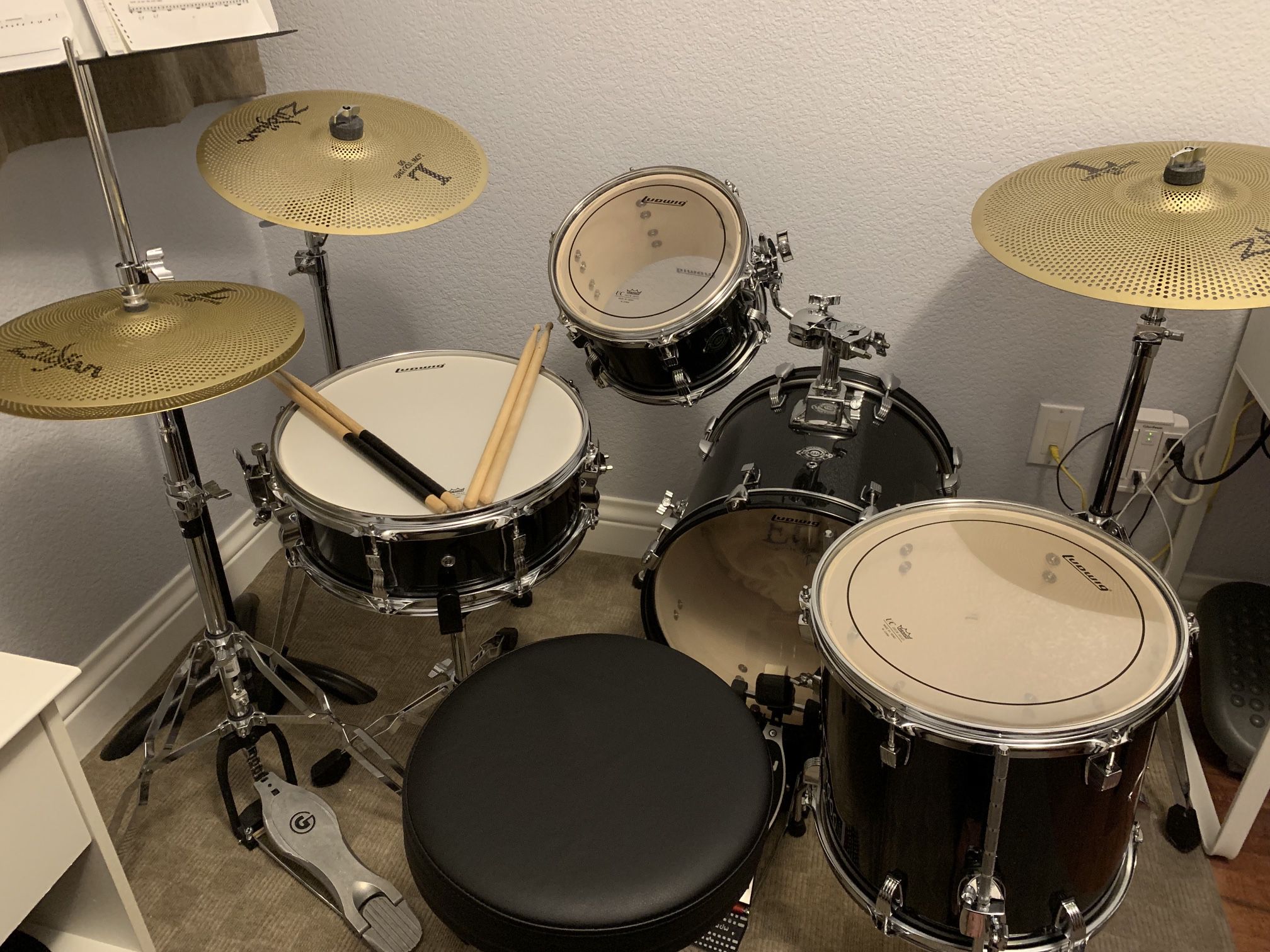 Drums and cymbals Set, Perfect for small spaces
