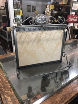 Brighton Rotating Lockable Jewelry Display