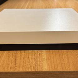 White Xbox One X