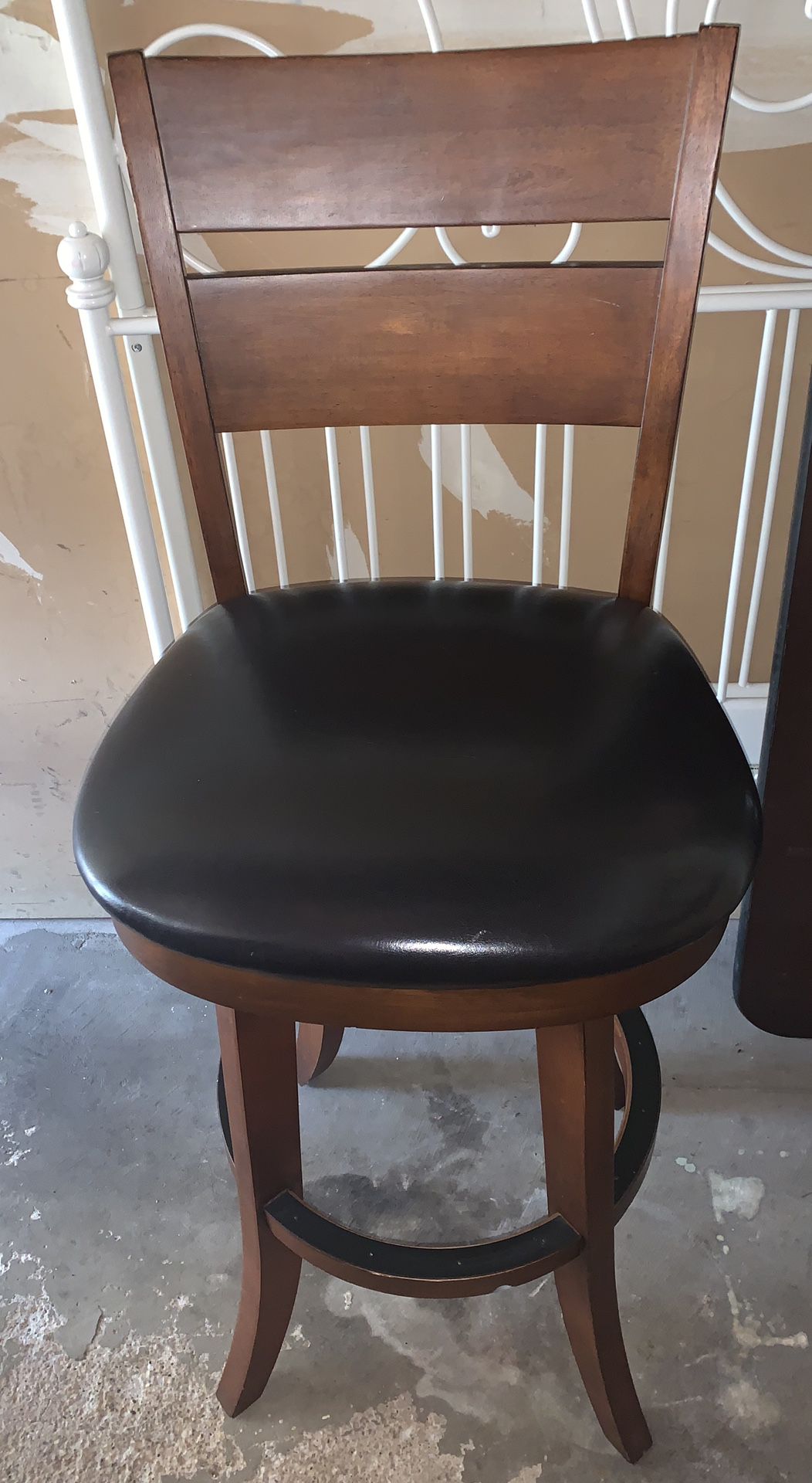 Bar stool, high chair only have 1