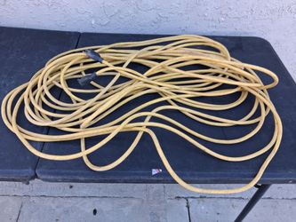 Extension Cord 100ft (12GA)Extension larga!GruesaGood Condition! BUENAS CONDICIONES!