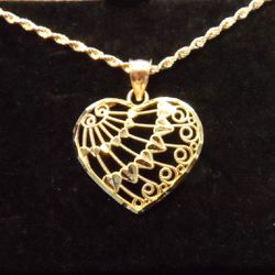 MOTHERS DAY SPECIAL NEW 10K GOLD LADIES HEART PENDANT WITH CHAIN