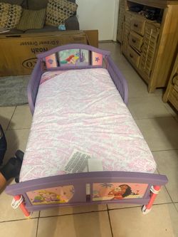 Princess bed with mattress