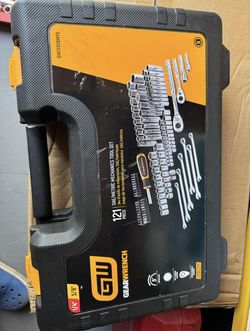 GEARWRENCH 121 Piece Metric Mechanics Hand Tool Set read description
