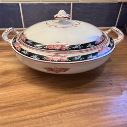 Alfred Meakin China Serving  Bowl With Lid No Chips, Chips Or Crazing  East Pick up in Kingsbridge heights in the Bronx.  Cash only