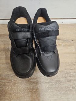 New Balance Men's 10.5 Velcro Strap Sneakers. Only Right Sneaker Was Worn. Like New 