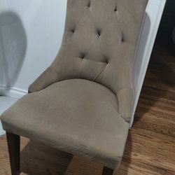 Chic cushioned chair