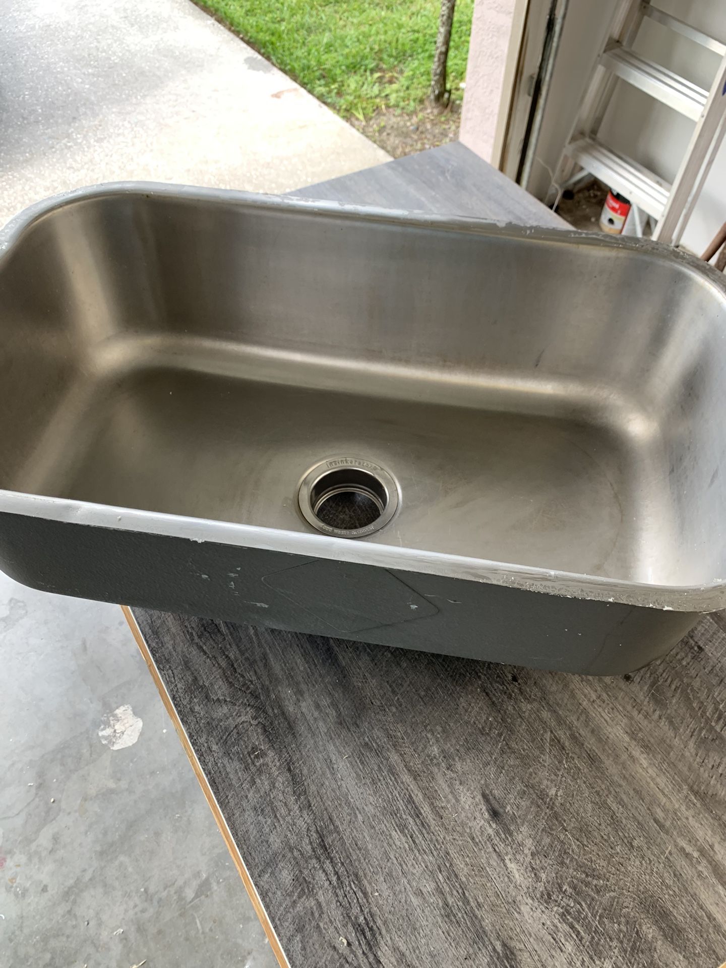 Sink 16 x 28 x 8.5 inches