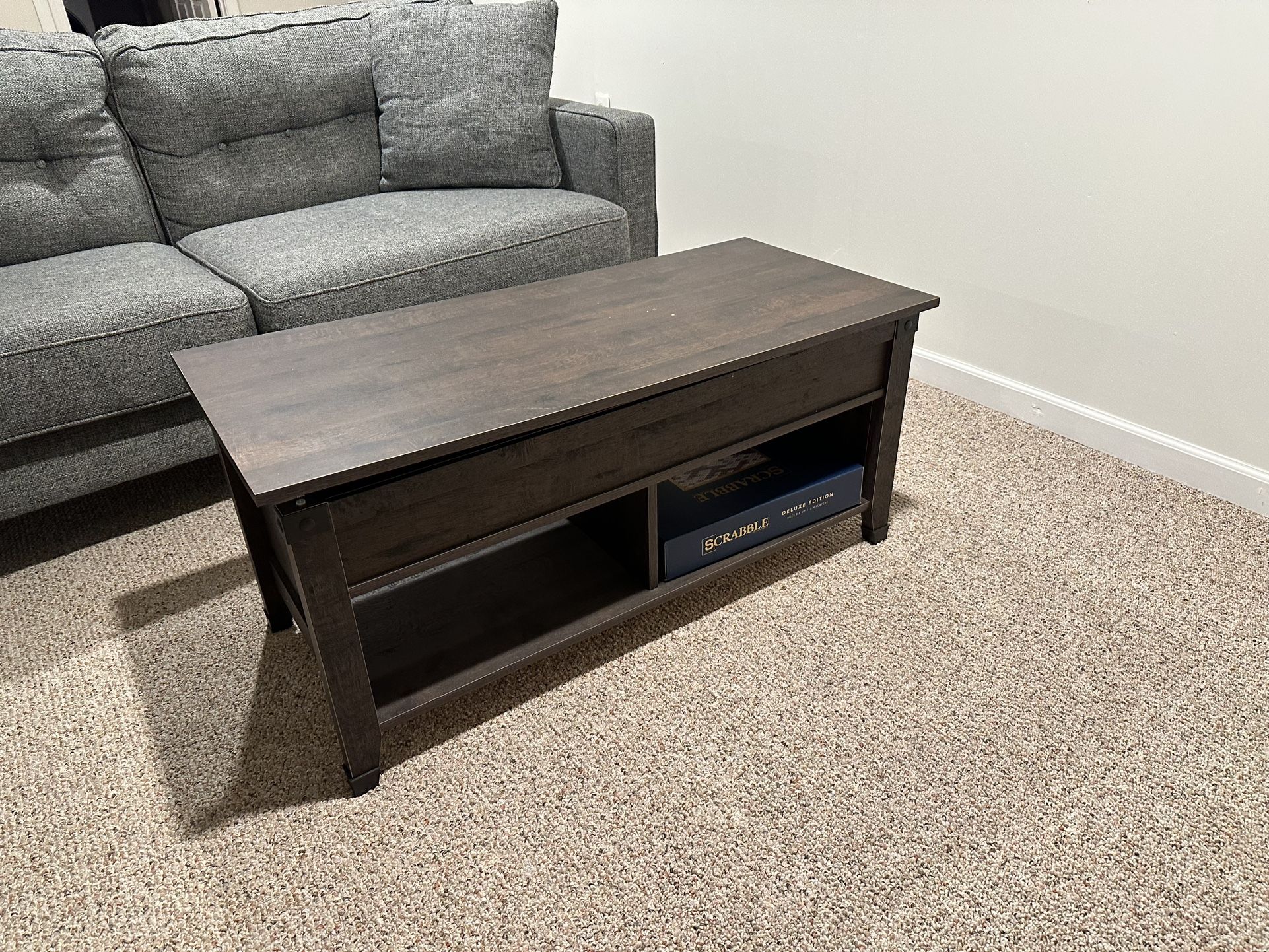 Lift top coffee table