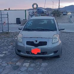 2008 Toyota Yaris Gris Oscuro 2 Puertas