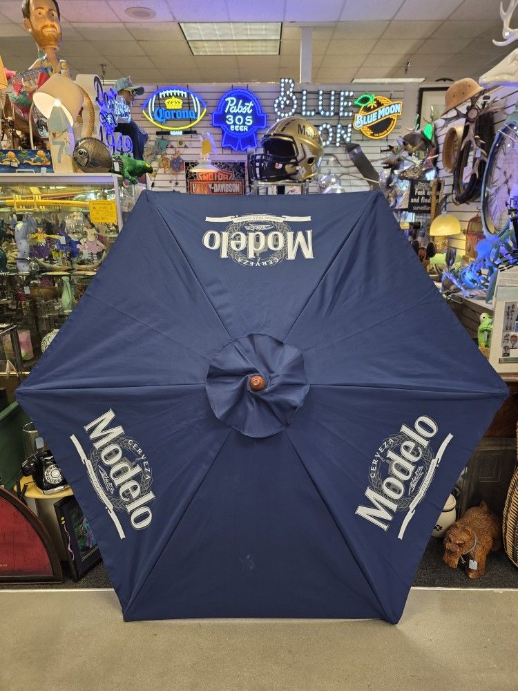 MODELO CERVEZA BEER BLUE PATIO MARKET SUN UMBRELLA WOOD POST 