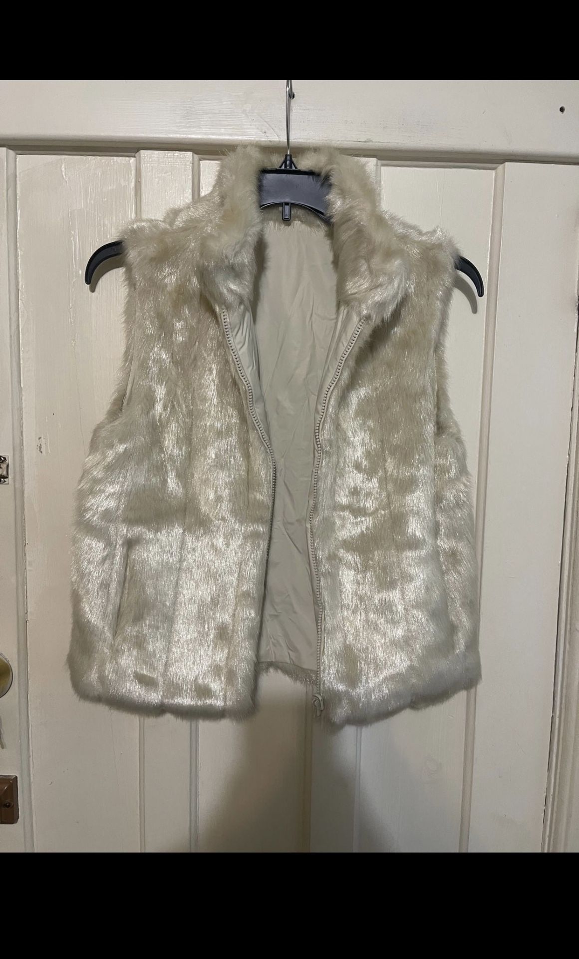 Dress Barn faux fur Vest Size S soft reversible Ivory