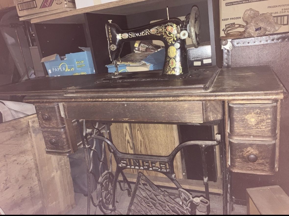 Vintage Singer, Sewing Machine