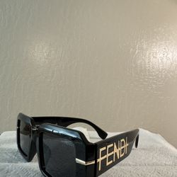 FENDI Sunglasses – Bold, Stylish, Great Condition