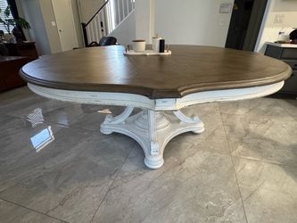 Farmhouse style round Table