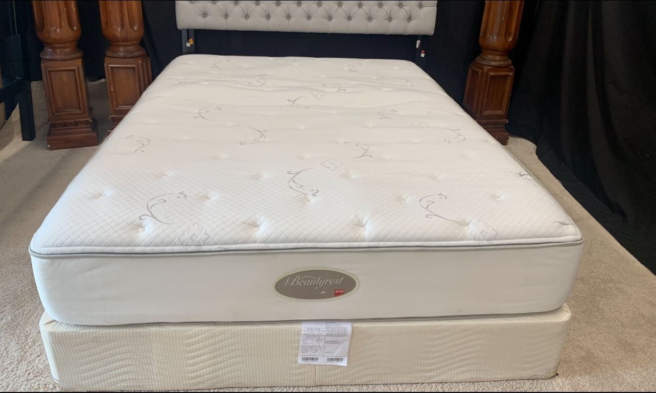 NICE QUEEN 💖MATTRESS 💖AND BOX 💖SPRING