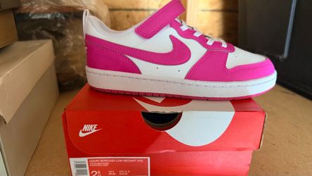 Nikes SIZE 2.5