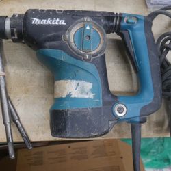 MAKITA HAMMER DRILL HR2811F CORDED WITH 2 BITS 891975-1