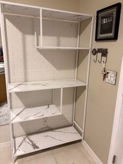 Bookshelf With marble colored shelves