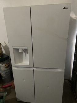Like New LG FRIDGE