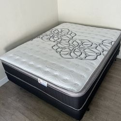 Queen Size Mattress Pillow Top 12” Thick.    Brand New Mattress.     Delivery Available.    Same Day Delivery 
