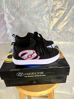 🛼 Girls' Heelys — Size 2 — Never Worn