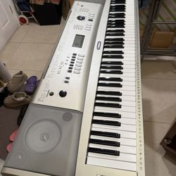 Yamaha YPG-235 Portable Digital Piano (Like New) With Stand
