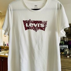 Women’s Levi Graphic Tee XXL