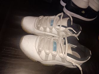 Nike Air Jordan 11 Low White Blue Size 9 Youth  Used Yellow Soles