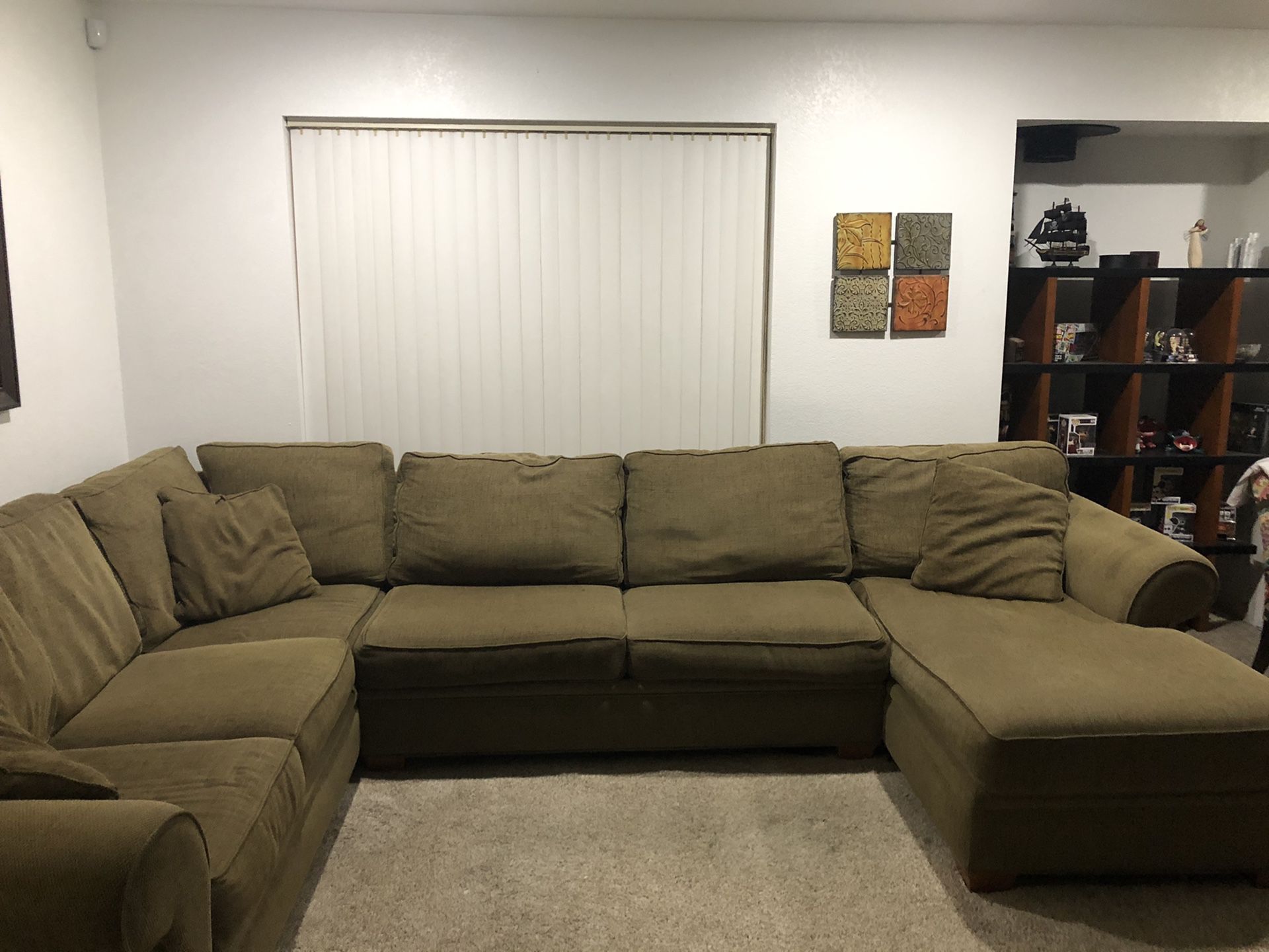 Sectional Couch (pet friendly) Pending Pick Up