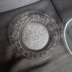 Princess House Fantasia Dinner Plate: Frosted Poinsettia Glass