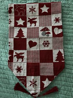 Christmas Table Runner With Tassels 