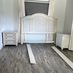King Bed With Two Night Stand And Box Pick Up Today Only $100